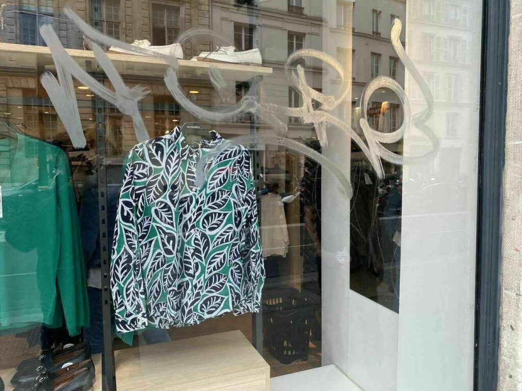 tag-acide-sur-vitrine