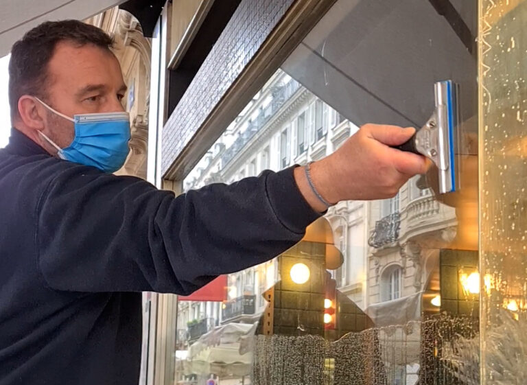 Comment effacer les rayures sur une vitre ou vitrine