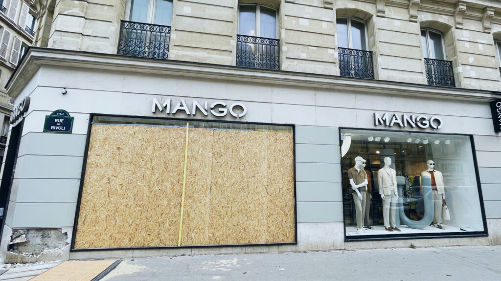 Installation de panneaux en bois