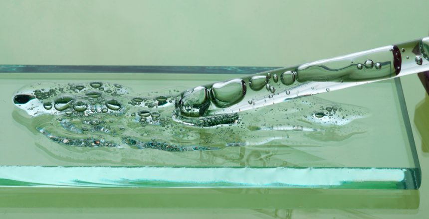 l'acide fluorhydrique attaque le verre ?